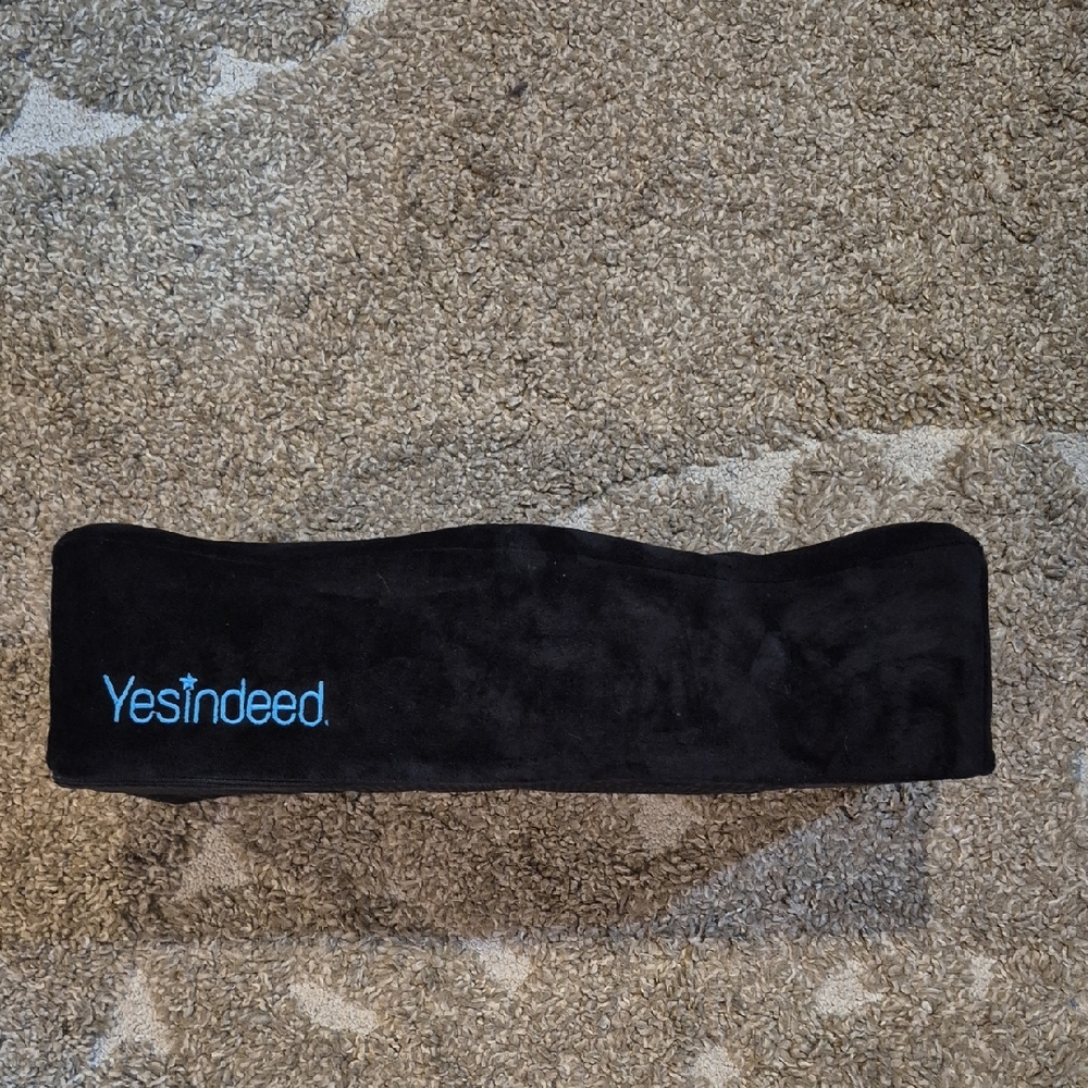 YesIndeed Black BBL Cushion NWOT